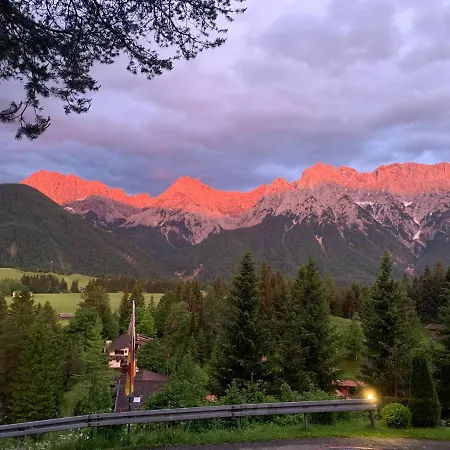 Couette-café Baeckeralm - 16 + Mittenwald