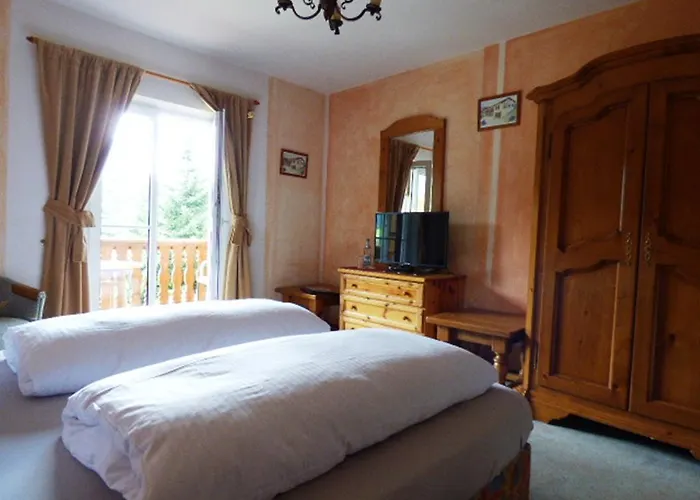 Baeckeralm - 16 + Bed and Breakfast Mittenwald